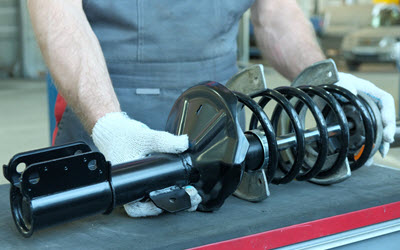 Land Rover Suspension Trouble? How to Prevent Costly Strut Damage in