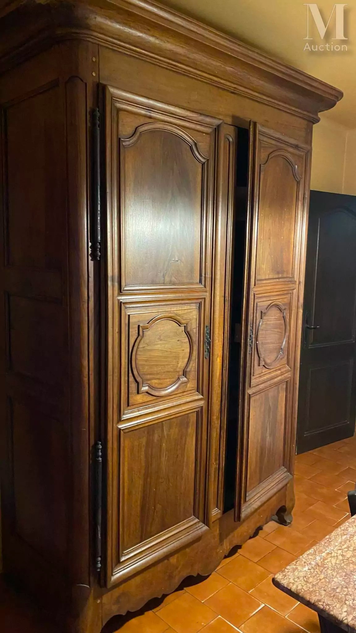 Grande armoire Lot 86 enchères