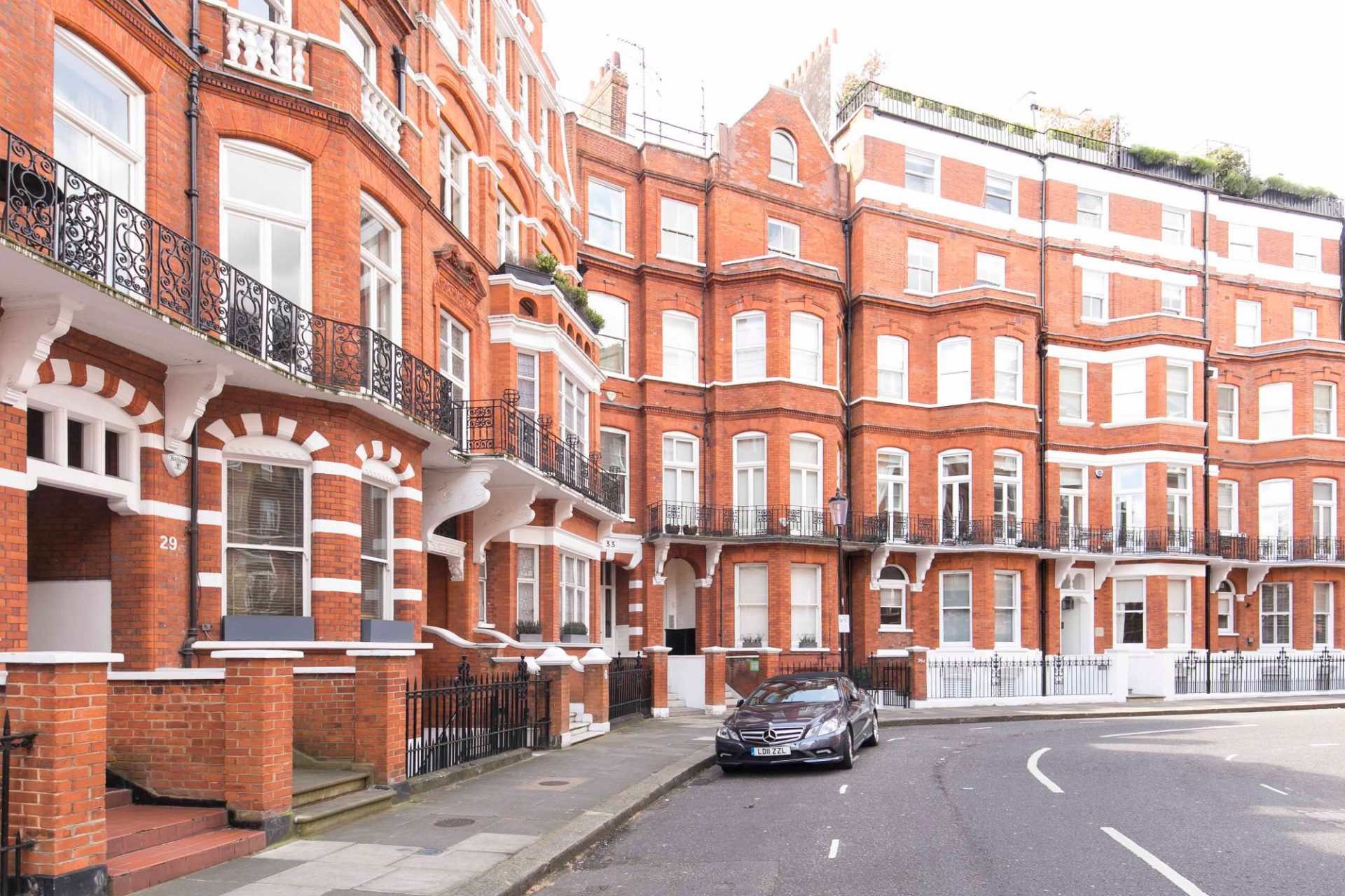 Egerton Gardens, London, SW3 Milton Stone