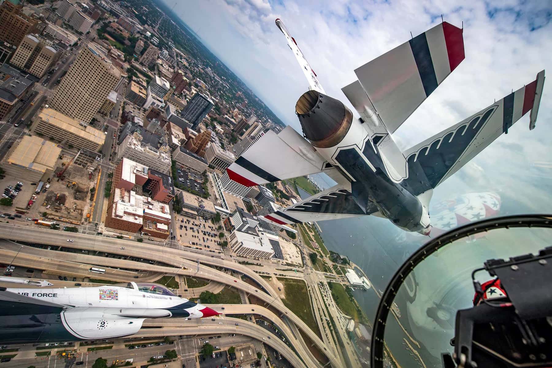 As thunderbird 1, caldwell leads the thunderbirds sig nature flying Wisconsin Native Performs Aerobatic Maneuvers In F 16 Above Milwaukee Skyline With Thunderbirds Team The Milwaukee Independent
