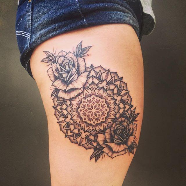Tatuagem na coxa 100 fotos que vão te convencer a fazer uma Tatuagem Mandala Flor De Lotus Tatuagem Na Coxa Últimas Flores