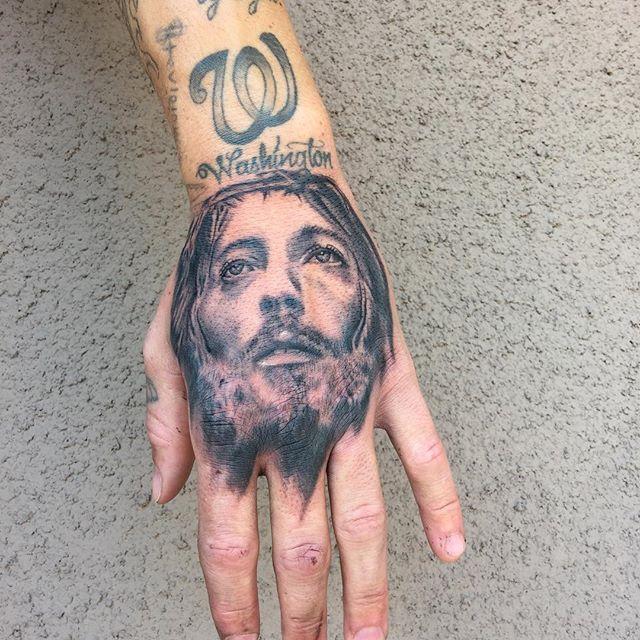 Pin on Preto e cinza 70 Tatuagens de Jesus Cristo Impressionantes!