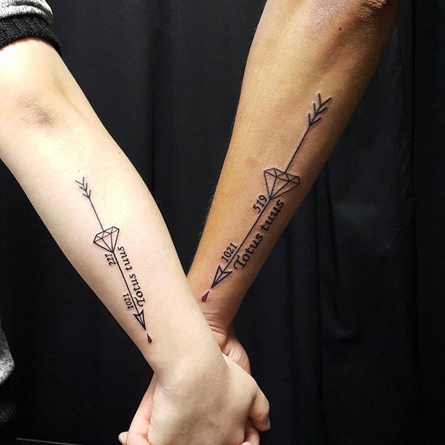 Tatuagens para casal +50 ideias, pequenas, no pulso etc.. 90 Tatuagens para Casal & Namorados (as mais lindas!)