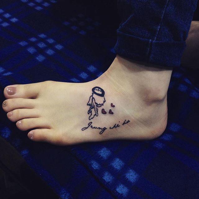 Tatuagem feminina no pé +50 FOTOS Tendências para 2020 Boa Dica de 100 Tatuagens no Pé Fotos Lindas e Inspiradoras