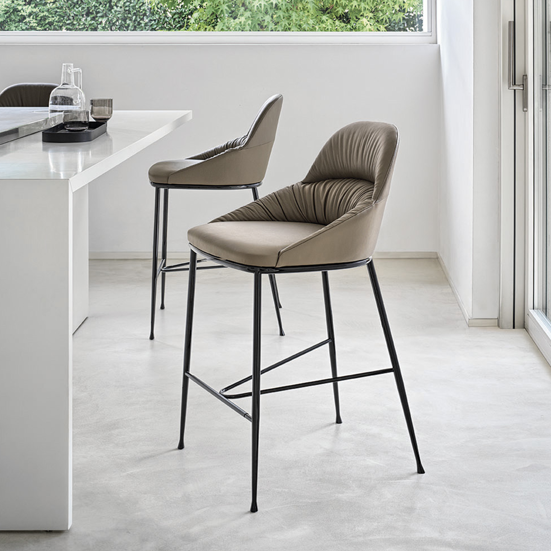 Queen Barstool Minima