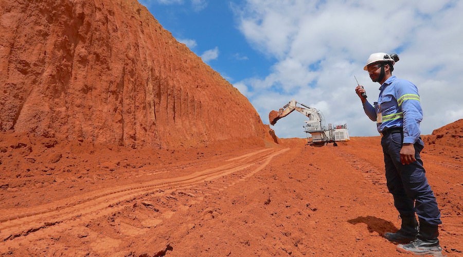 Glencore buys stakes in Norsk Hydro and Vale's assets