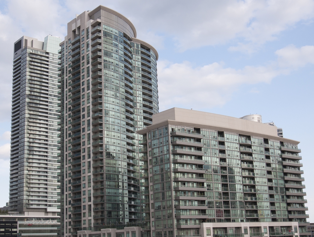 Living in the Concrete Jungle 4 Tips to Rent a Condo in Toronto
