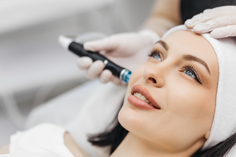 What is a HydraFacial? Steps, Cost & Benefits Minou Nails