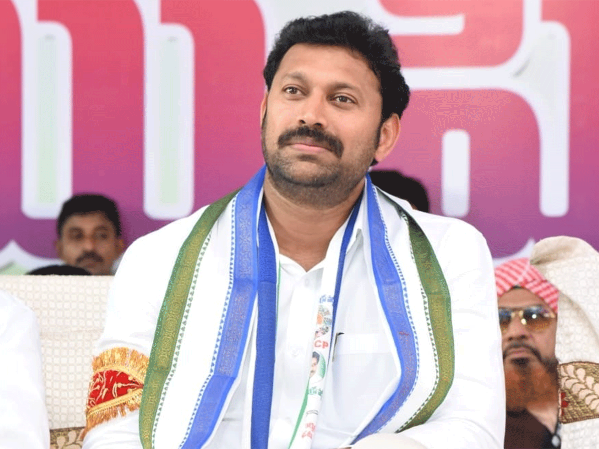 వివేకా హత్య కేసులో అవినాష్ రెడ్డి రాజీనామా చేయక తప్పదా?