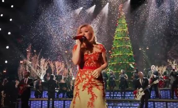 VIDEO PREMIERE Kelly Clarkson's "Underneath The Tree"! • mjsbigblog