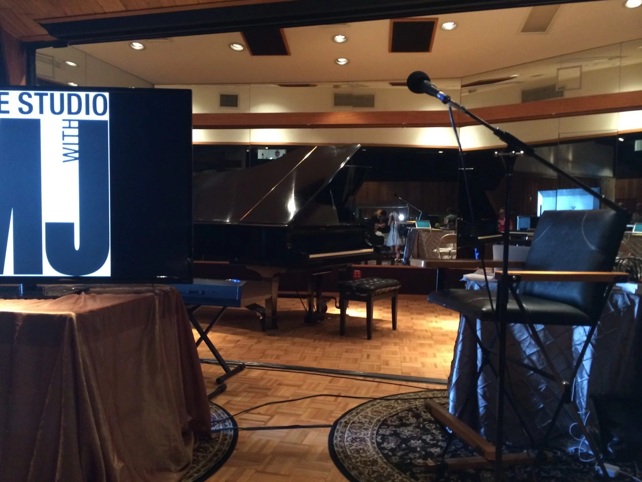 ‘In The Studio With MJ’ Michael Jackson World Network