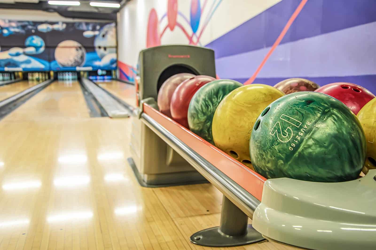 5 Bowling Alleys Where Kids Bowl Free All Summer (2023)