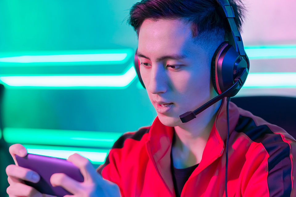 Chinese Mobile Gamers Who plays, How Do They Play, What Do They Play