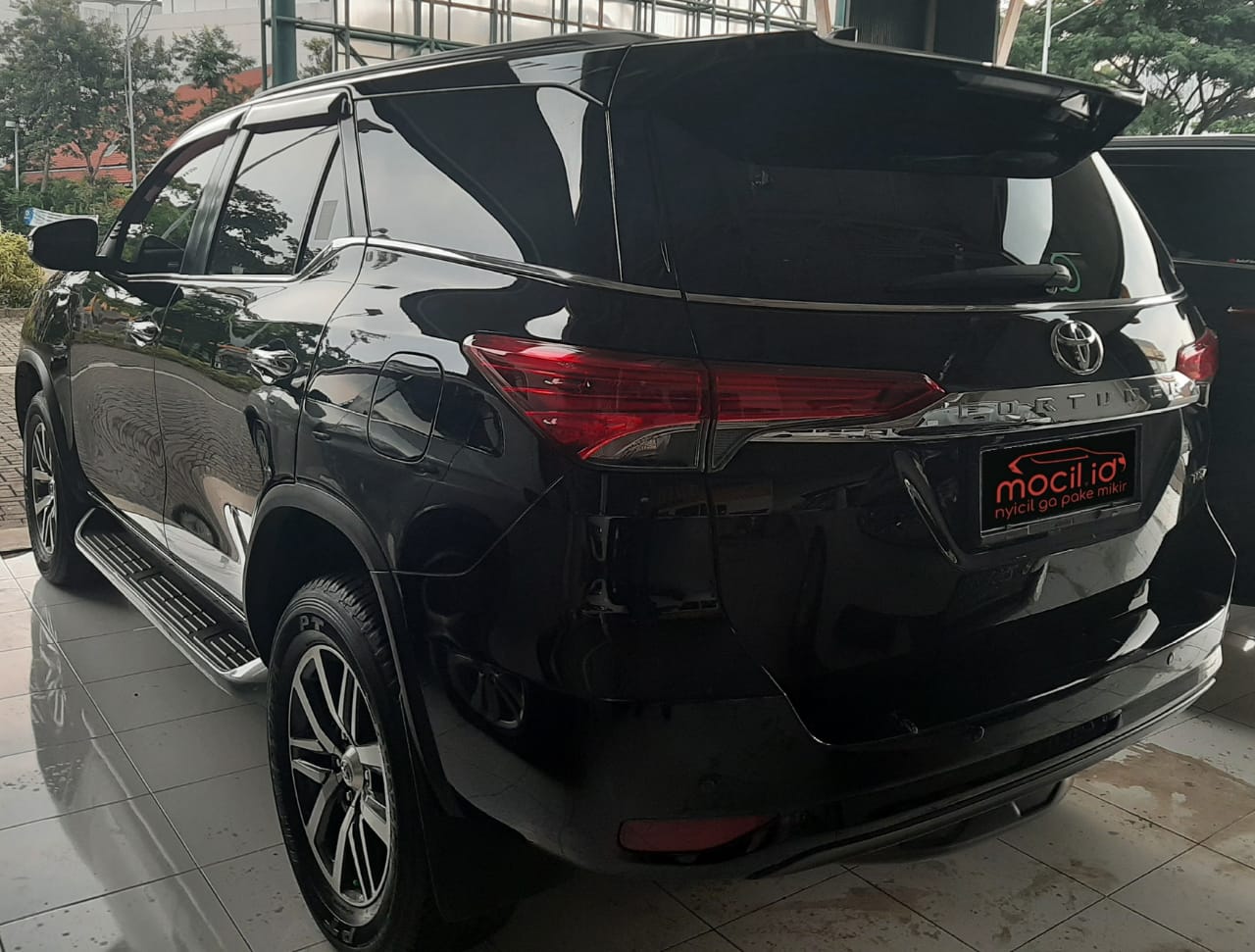 Mobil Toyota Fortuner 2.4L VRZ Diesel 2016