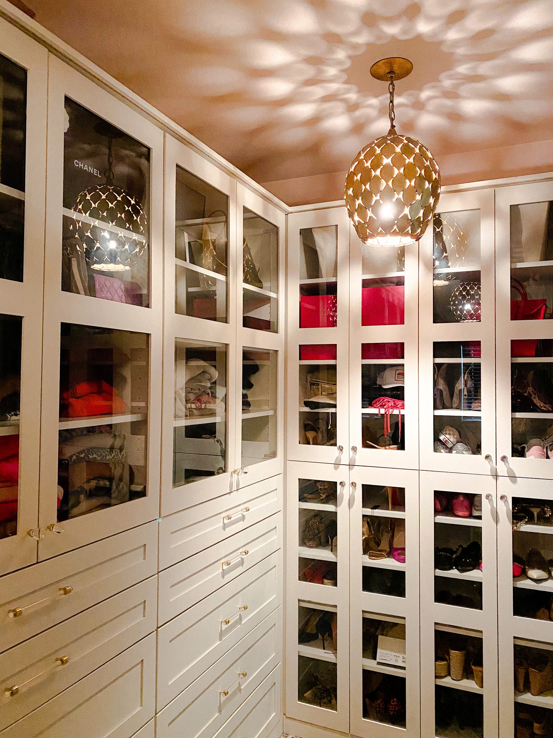 How To Clean Out Your Closet in 5 Easy Steps! Modern Glam
