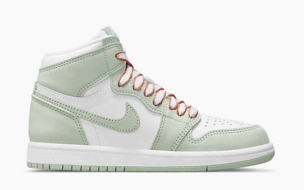 First Look at the Women’s Air Jordan 1 “Seafoam”
