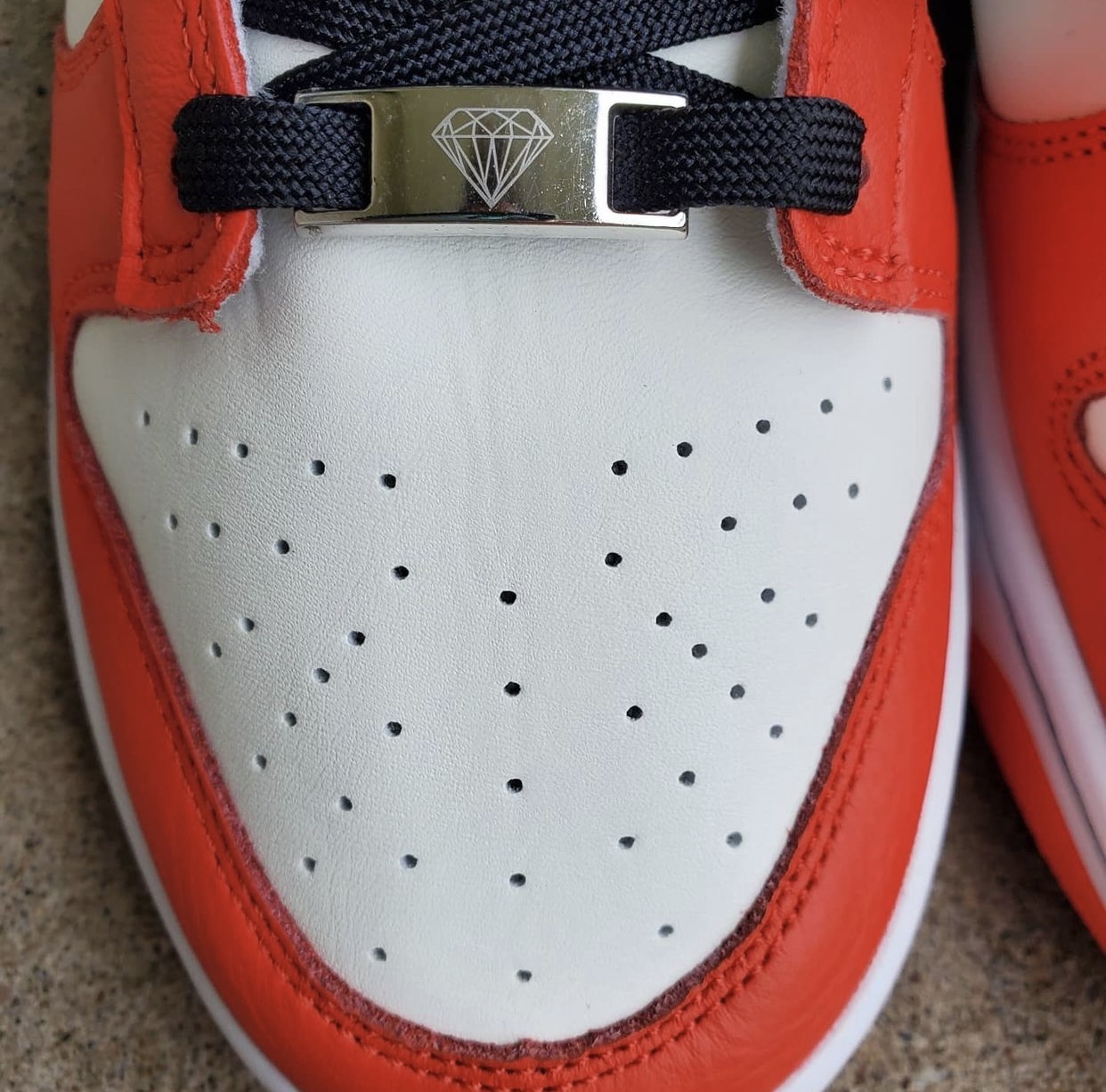 InHand Look NBA 75th Anniversary x Nike Dunk Low “Chicago”