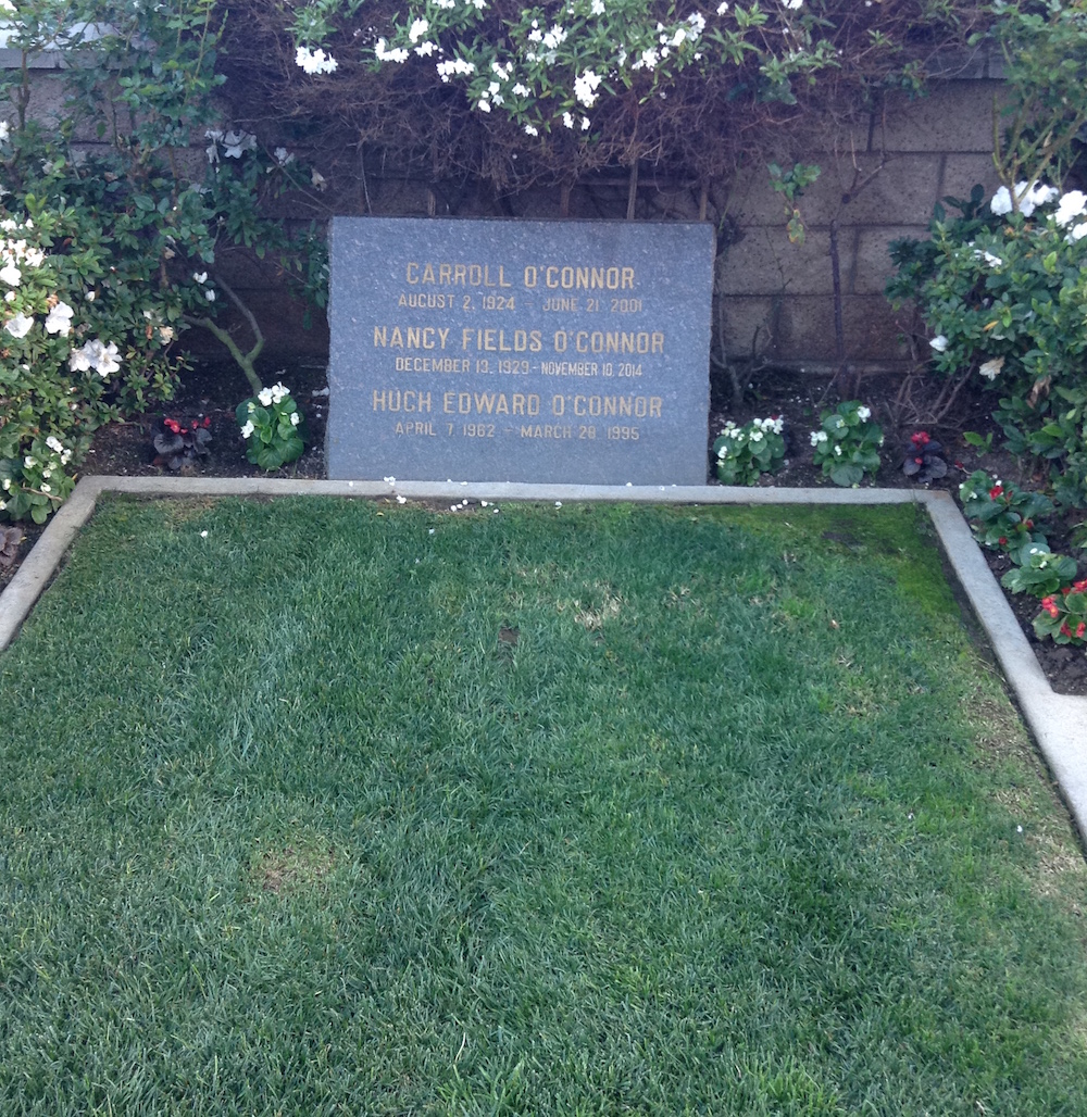 Who Is Buried In Forest Lawn Cemetery