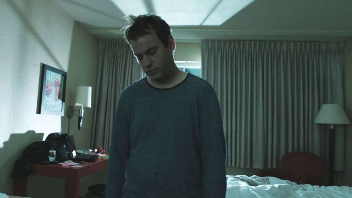 Useful ways to wake up a deep sleeper and bonus tips for approaching a