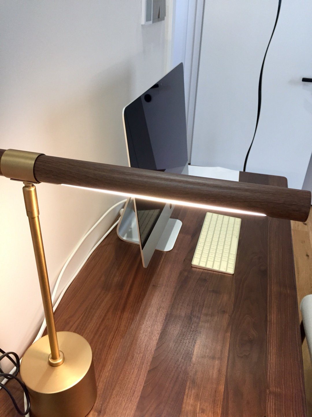 Linear Wood LED Task Light Mooielight