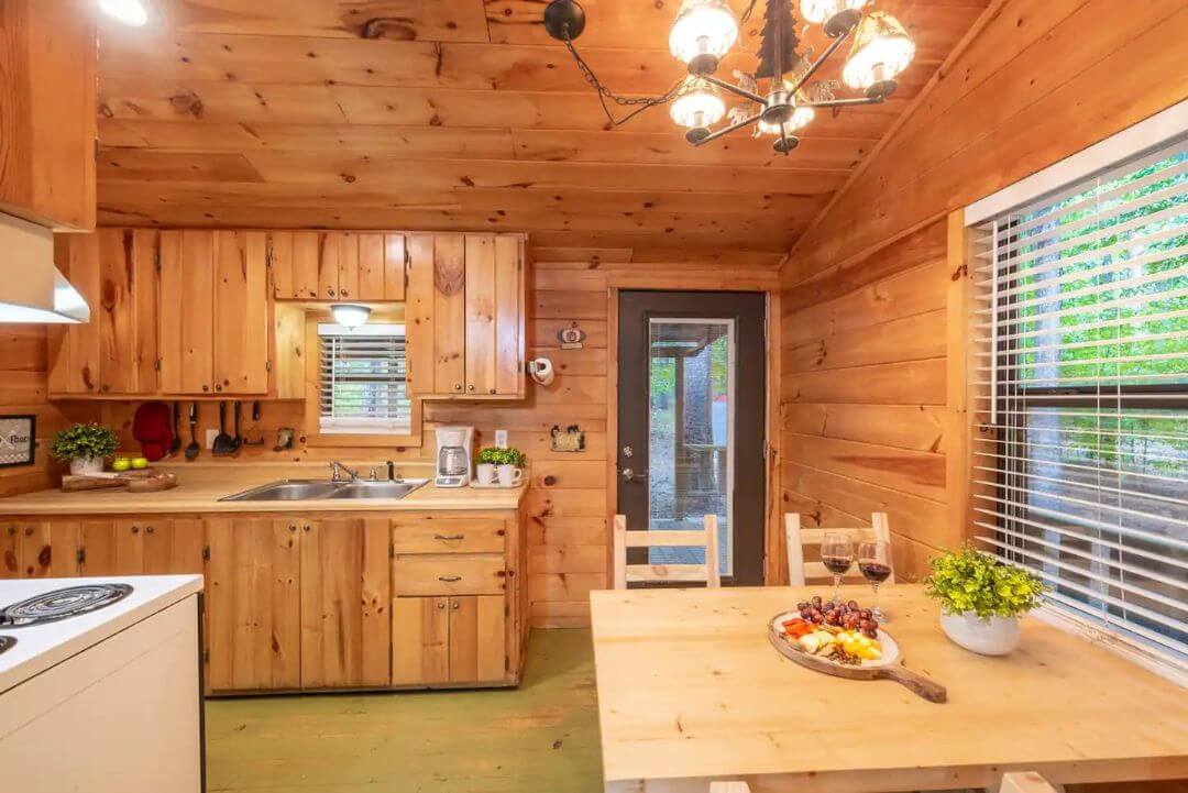Apple Ridge Cabin Rentals in Broken Bow, OK Moonlit Mountain Cabins LLC