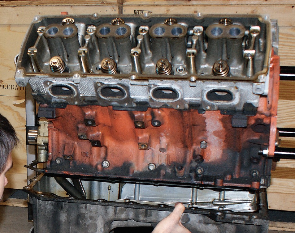 Cylinder head removal from a Gen III Hemi Mopar DiY