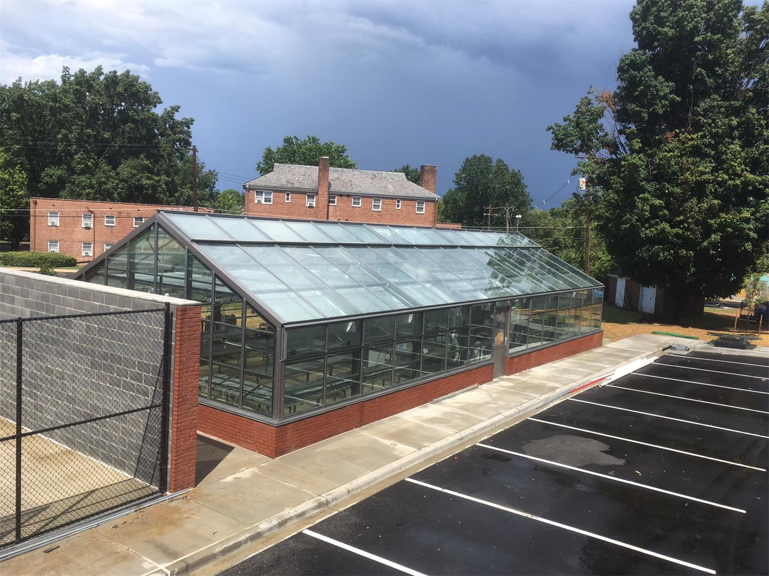 المدرسة الثانوية الدفيئة مورن جلاس أفضل مورد للزجاج المعماري