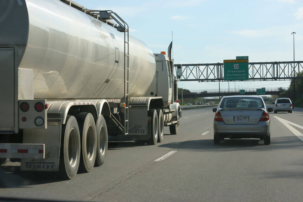 Auto Accidents Passing 18 Wheelers Morris Bart, LLC