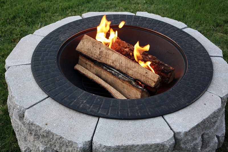 30 Spectacular Backyard DIY Fire Pit Seating Ideas