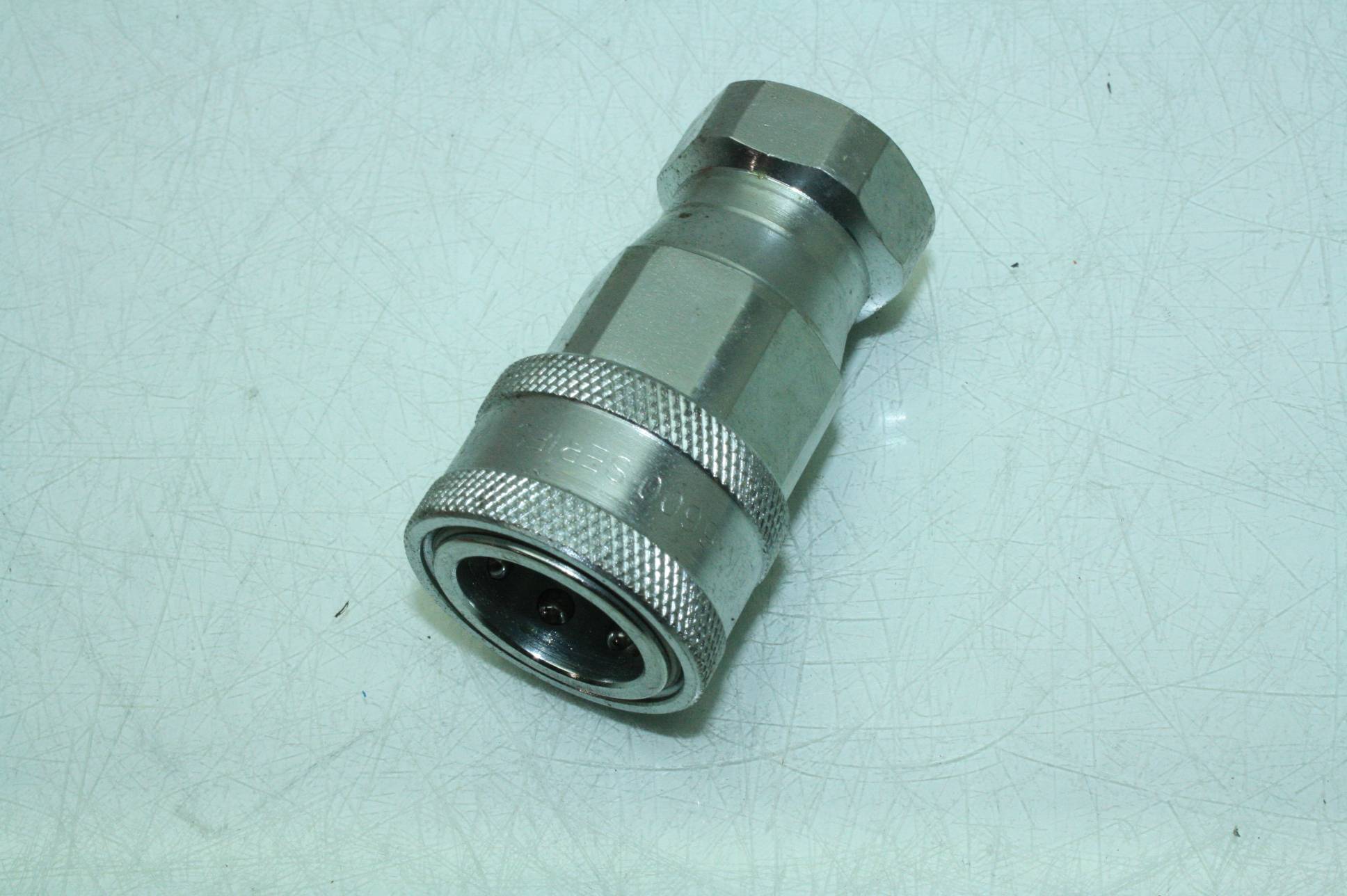 Lot of 11 Parker / Pioneer Hydraulic Quick Attach Fittings Female