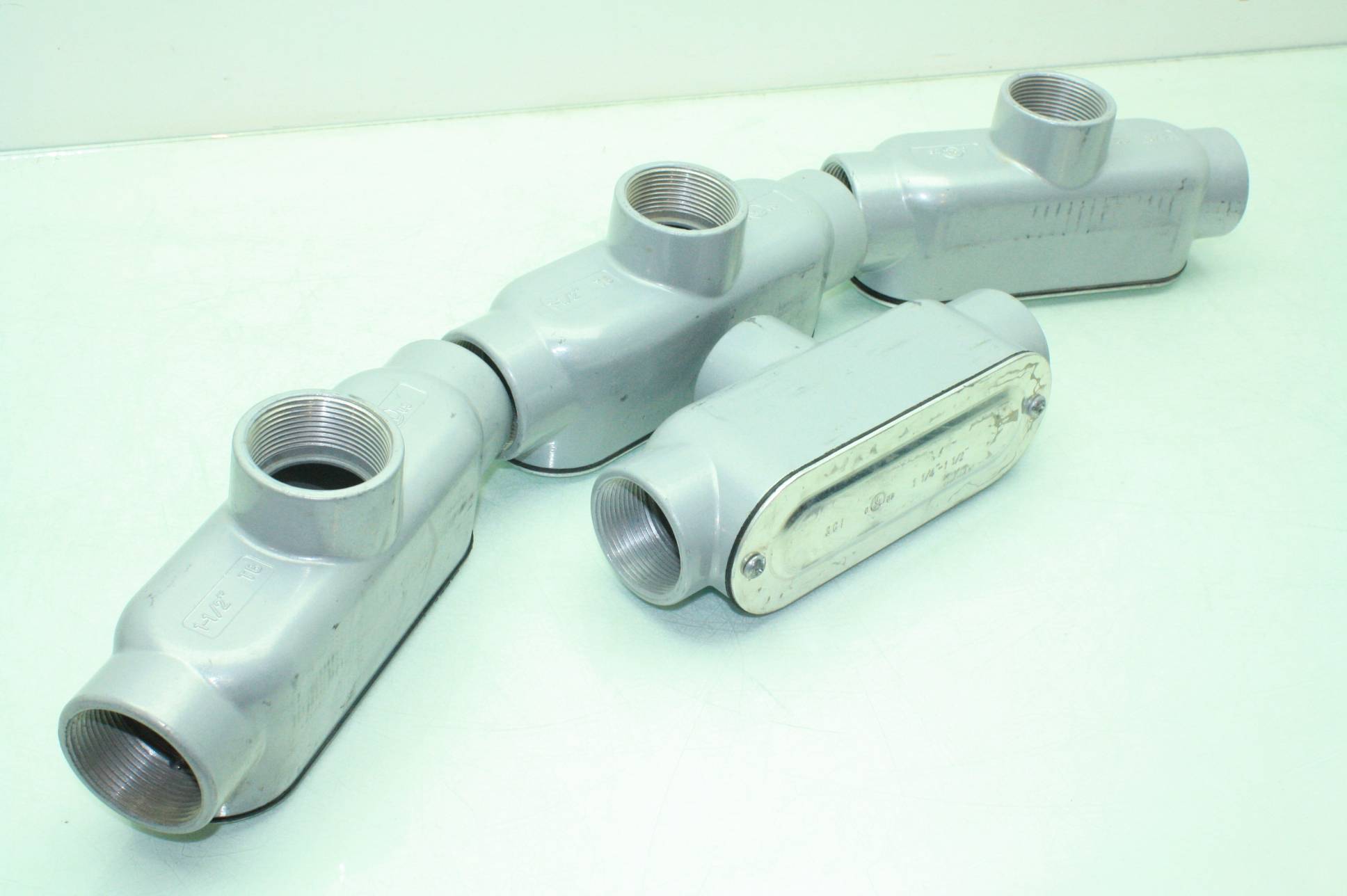 Lot of 5 Metal Appleton 11/2" Conduit Body Tees with Covers Rigid Conduit eBay