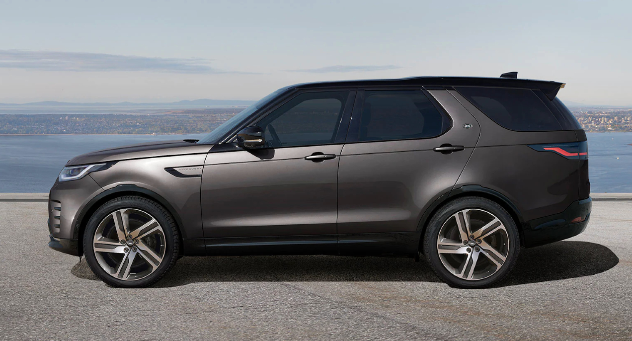 Land Rover Discovery Goes Swimming After OffRoad Shenanigans