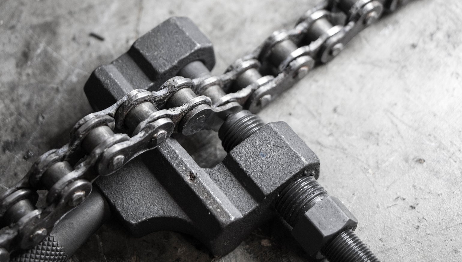 How to use a chain breaker RevZilla Motorcycle Philippines