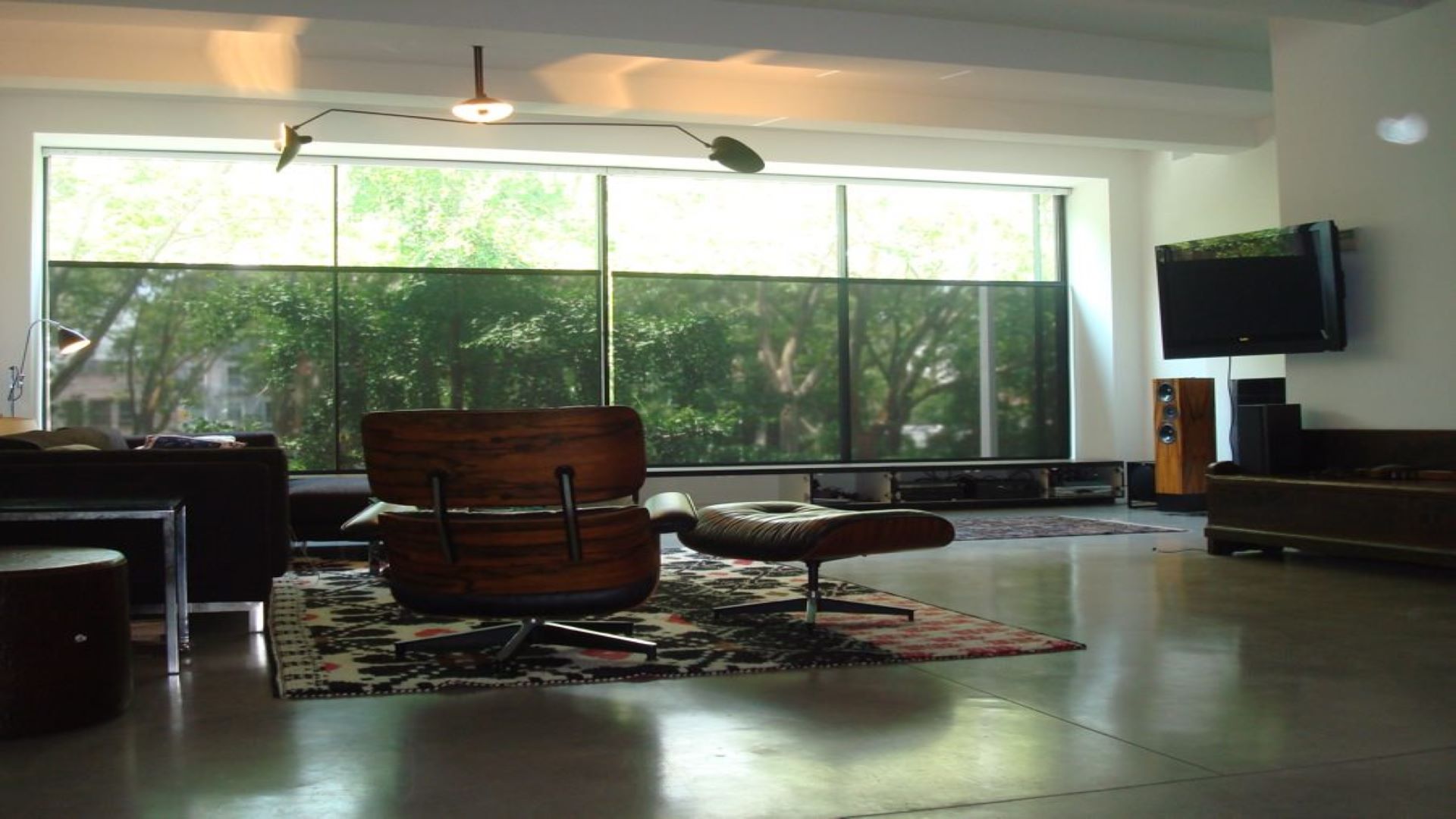 BottomUp Roller Shades DEL Motorized Solutions Inc.