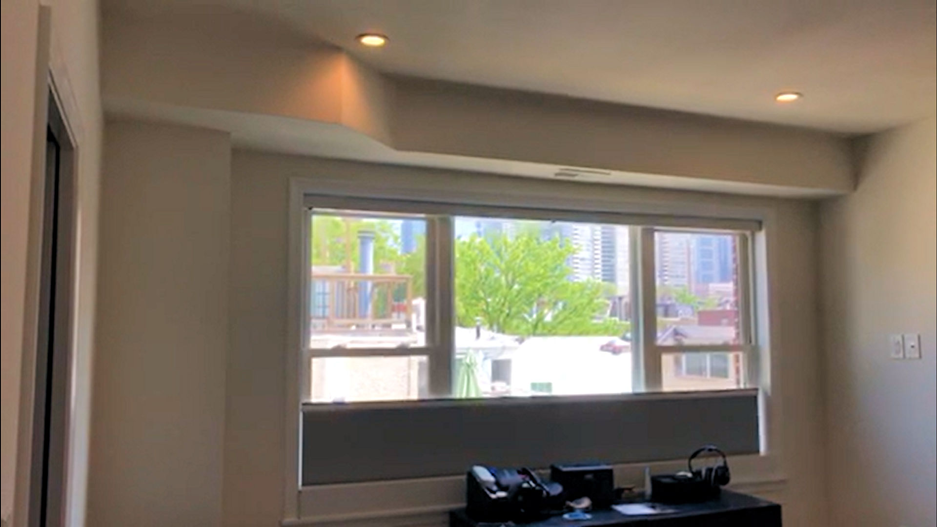 BottomUp Roller Shades DEL Motorized Solutions Inc.