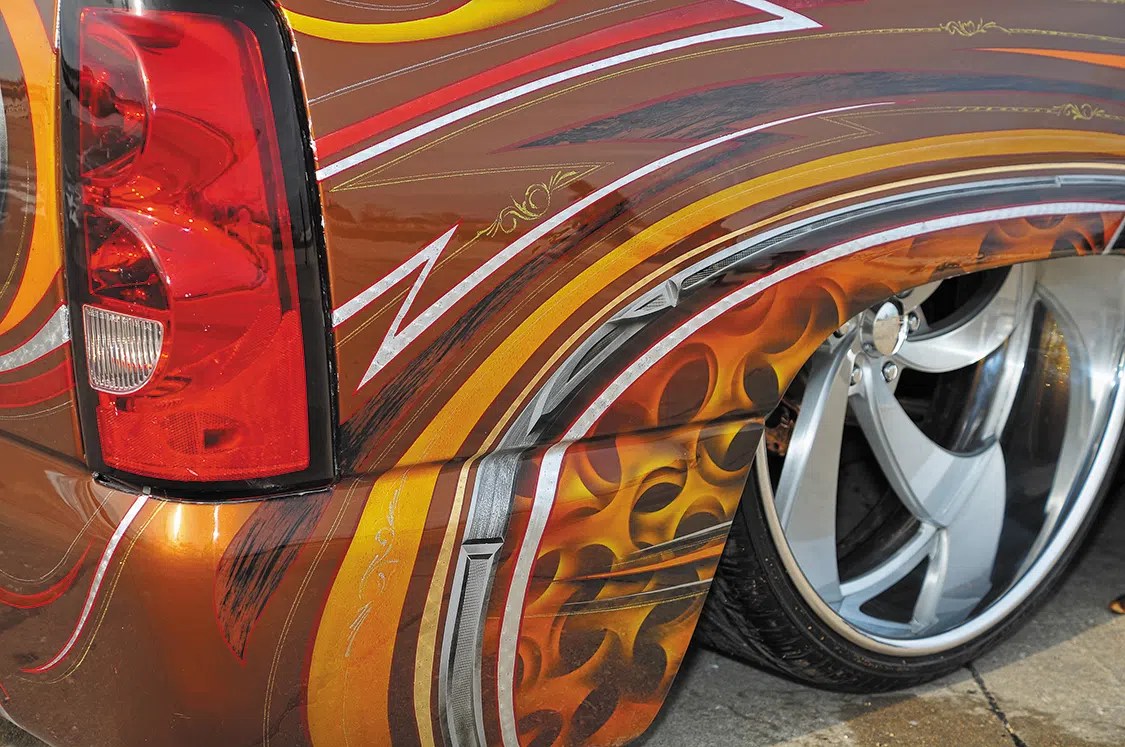 Motortopia- Customizing a Classic 2005 Chevy Silverado