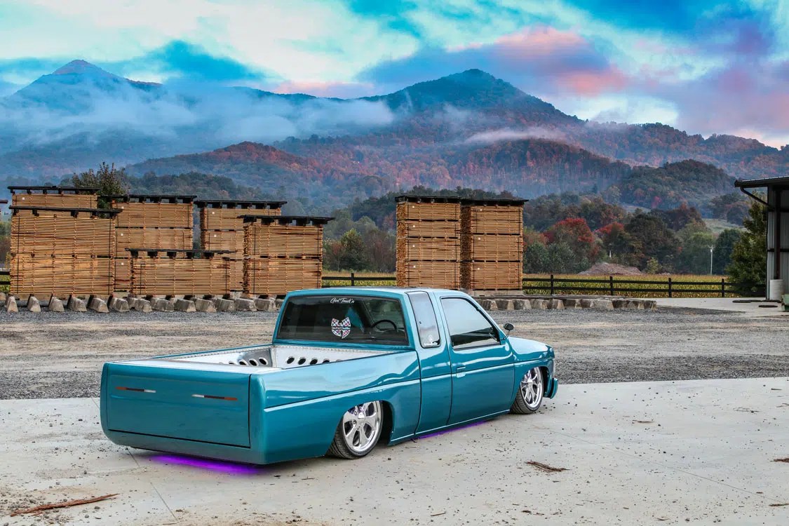 Motortopia- Impressive 1992 Nissan Hardbody Build