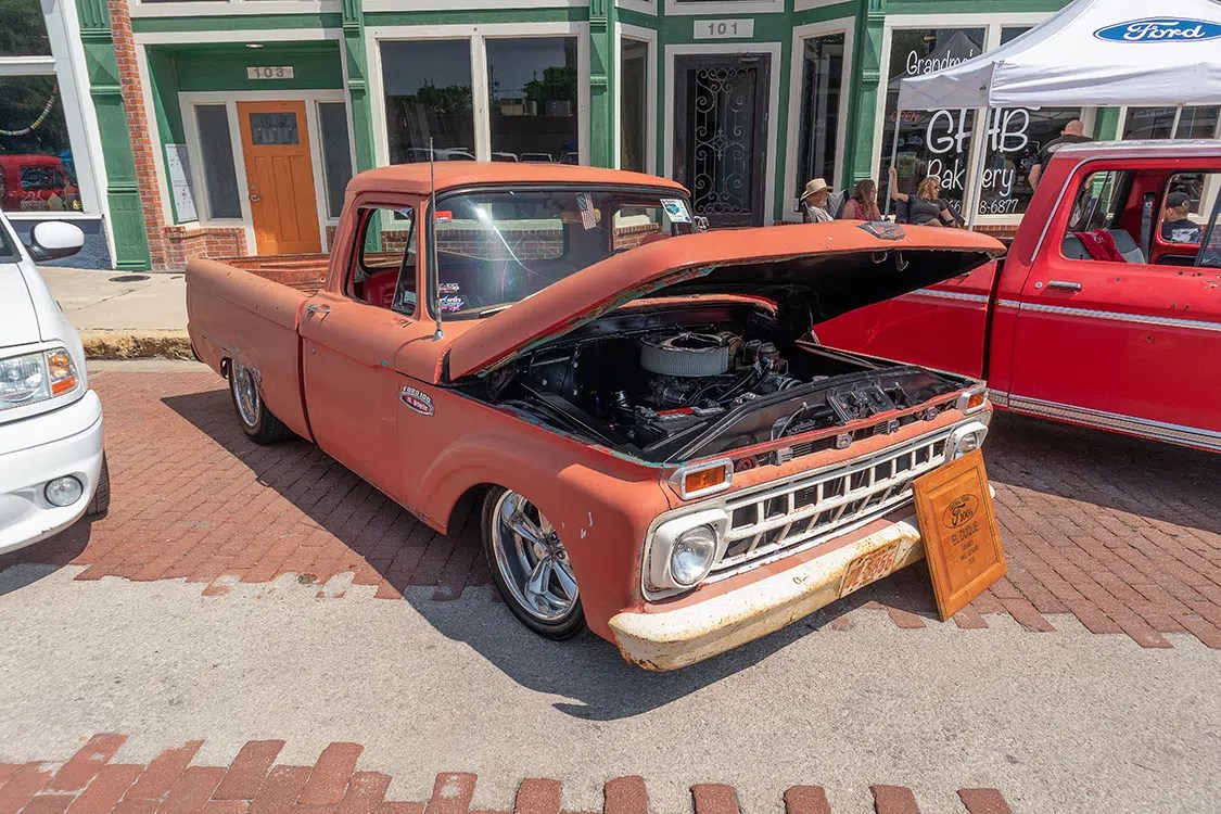 Texoma F100 Roundup Camaraderie & Custom Ford Trucks