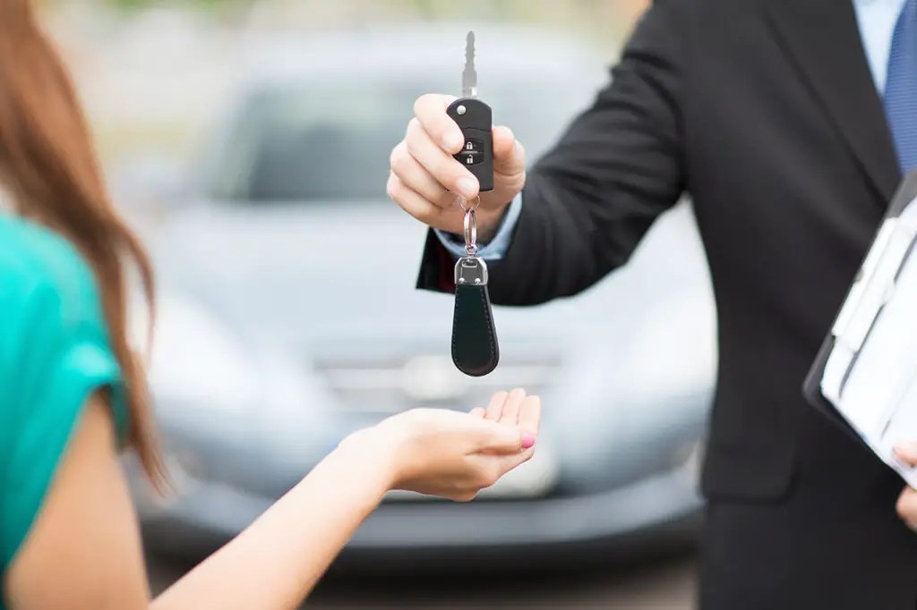 How Much Do Car Salesmen Make 🏎️ Commission Per Month