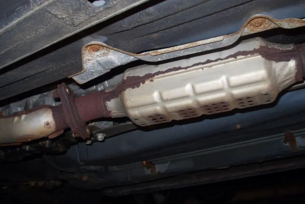 Where Is The Catalytic Converter Located How Does It Work?
