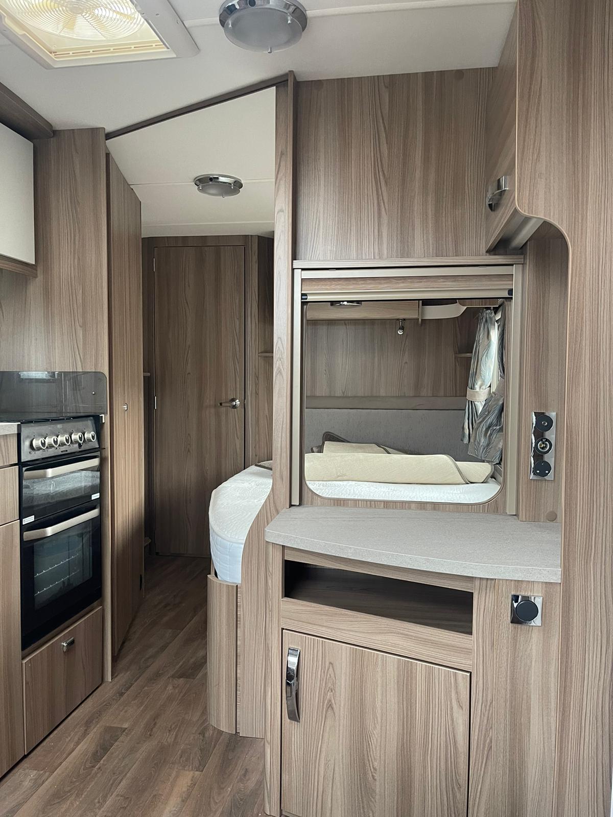 zSOLD 2016 Swift Kudos, Fixed bed, full bathroom