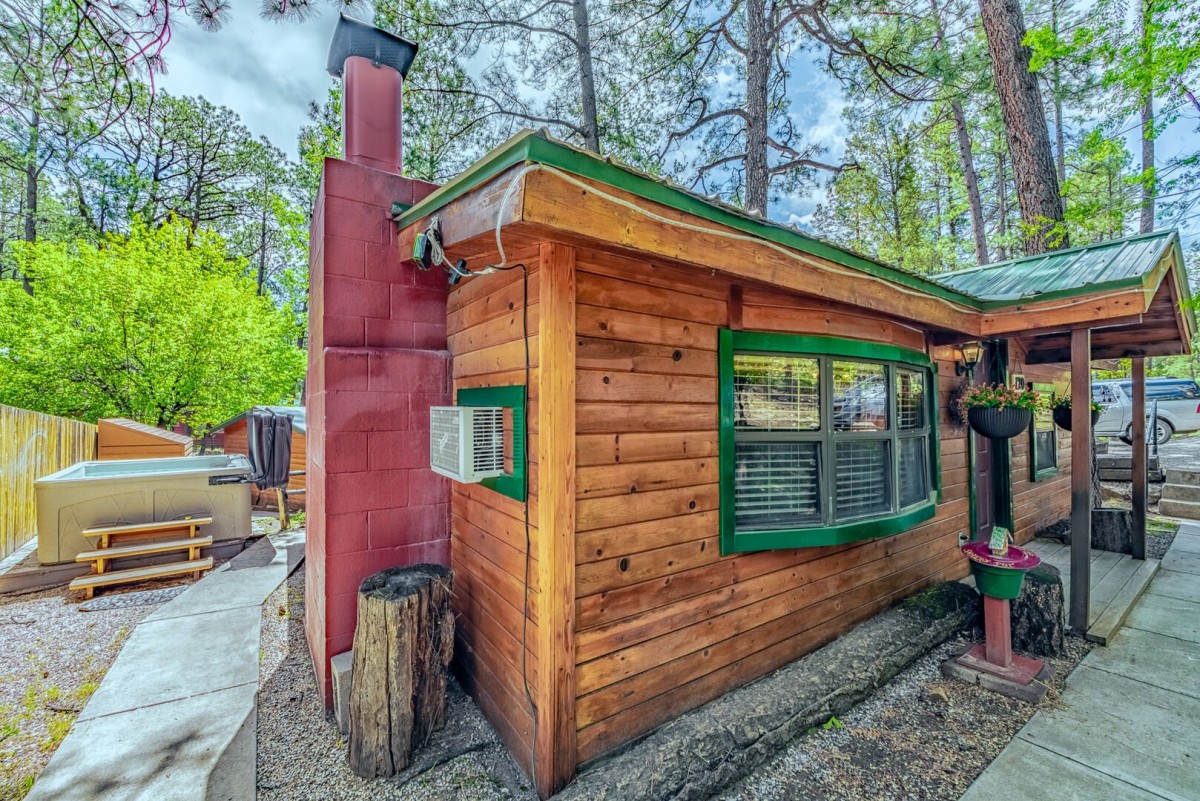 Knotty Pine Ruidoso, NM Mountain Air Cabins