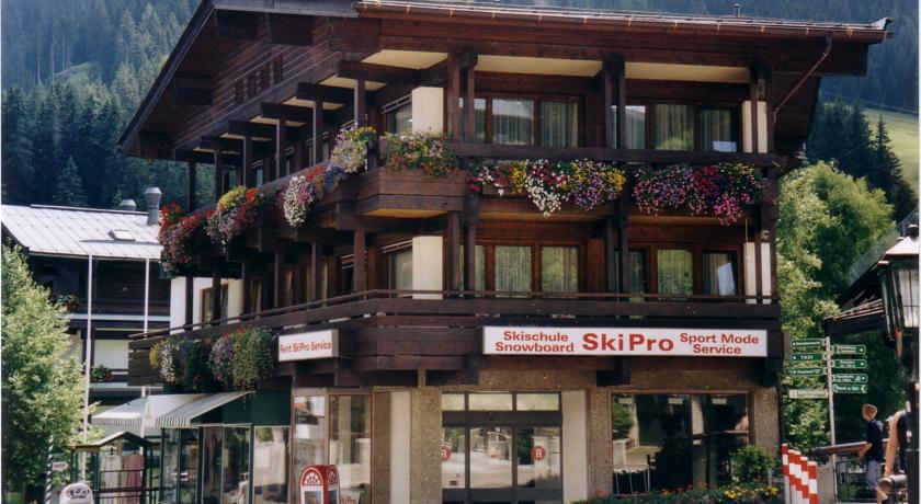 Berger's Sporthotel in Saalbach Hinterglemm, Austria MountVacation.co.uk