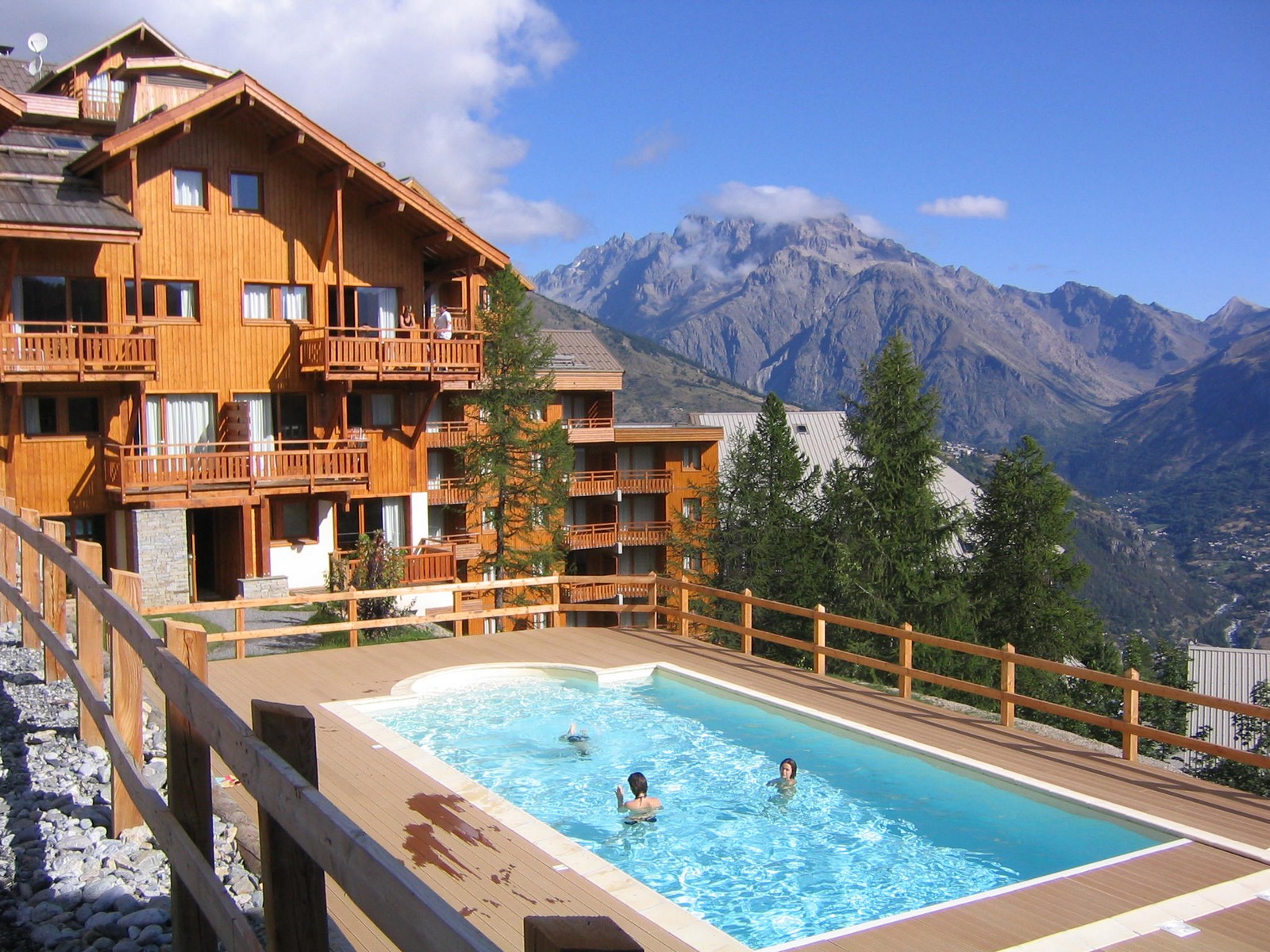 Chalet Hameau des Ecrins in Puy Saint Vincent, France MountVacation.co.uk