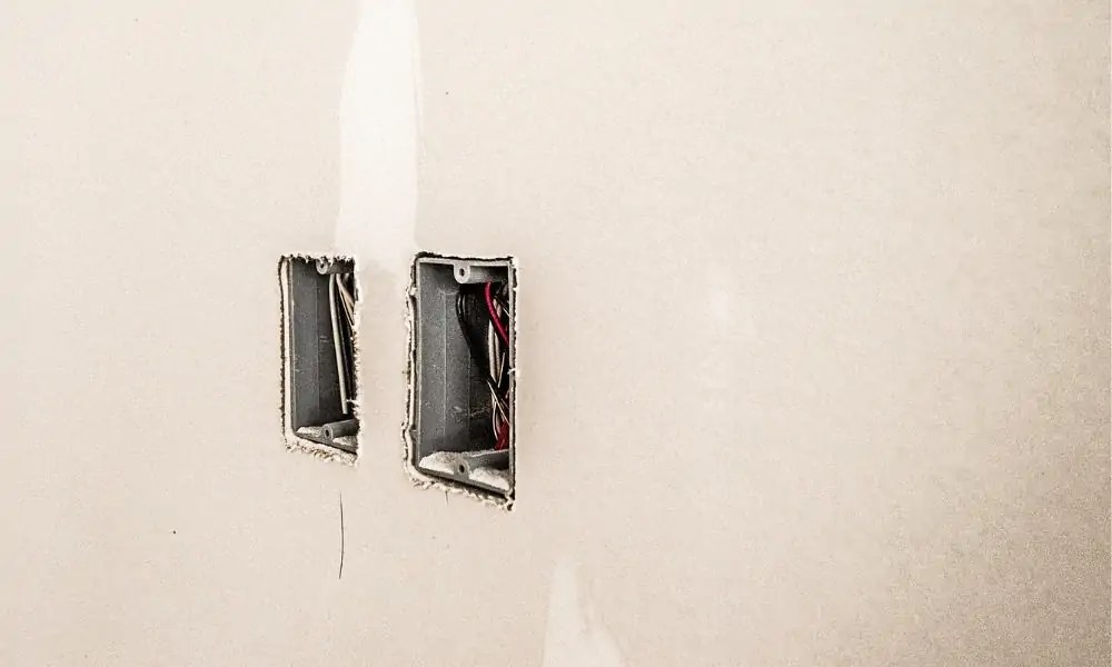 How to install an electrical box with no stud? Mountyourbox (2023)