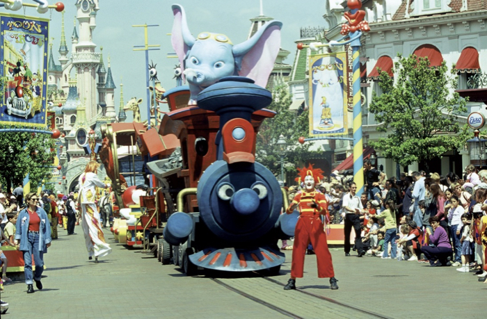 Disneyland Paris Shares Disney’s Toon Circus Photos on 20th Anniversary