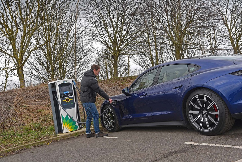 What happens when an electric car runs out of battery? Move Electric