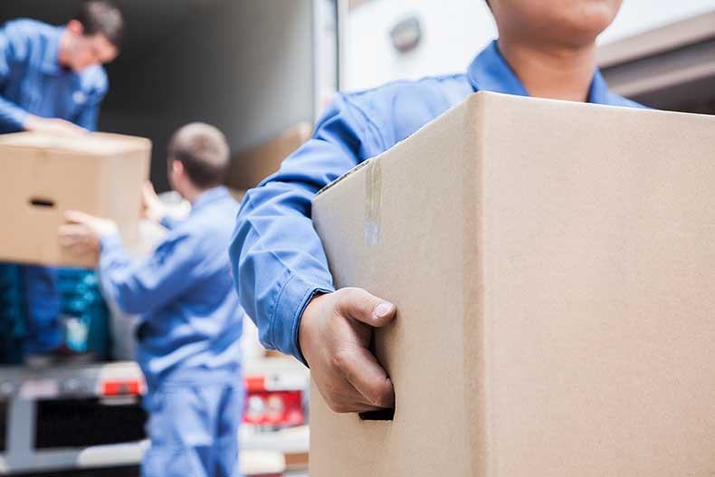How to Best Help Movers During the Moving Day Move It