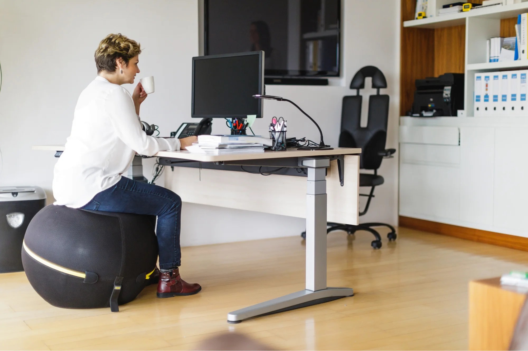 Do Stability Balls Make Good Ergonomic Office Chairs?