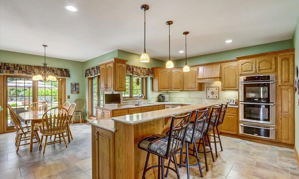 9454 W St Michael Ct Franklin, WI 53132 Rhonda Simonson